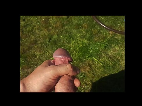 ❤️ Keçika germ di bexçeyek havînê de pisîka xwe ya pembe diqelişe û bi şuştinê dixe. ☑ Super porno li ku.epicshowdown.top ❌❤