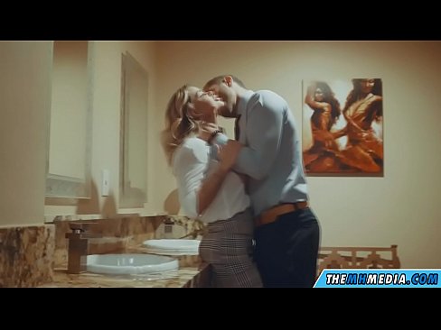 ❤️ Gava ku blondeyek busty we di nav hewşek gelemperî de dixapîne ☑ Super porno li ku.epicshowdown.top ❌❤